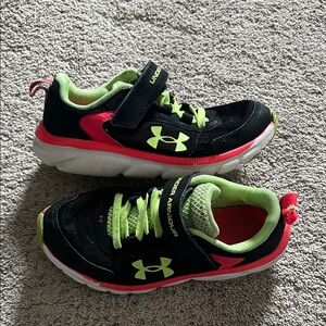 Under Armour Kids' Black and Neon Green Sneakers - Size 13